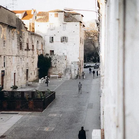 Piac Luxury Split