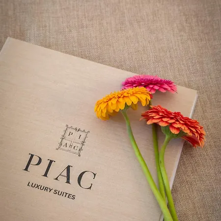 Piac Luxury アパート